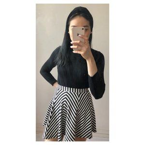Super cute and fashion pattern black 🖤 and white 🤍 skirt- SIZE Small